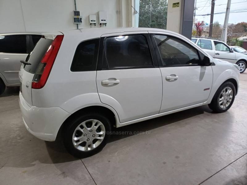 FORD - FIESTA - 2013/2013 - Branca - R$ 37.900,00