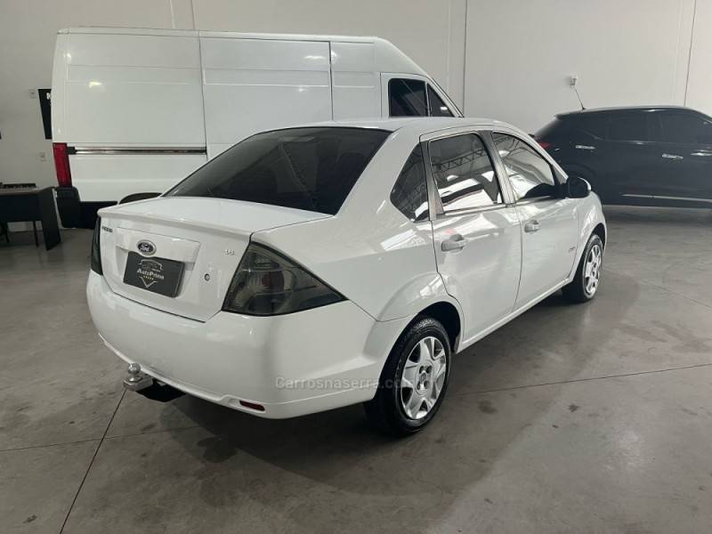 FORD - FIESTA - 2012/2012 - Branca - R$ 35.900,00