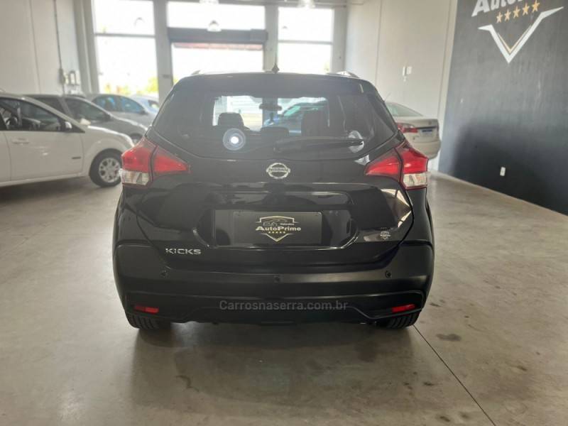 NISSAN - KICKS - 2016/2017 - Preta - R$ 82.900,00