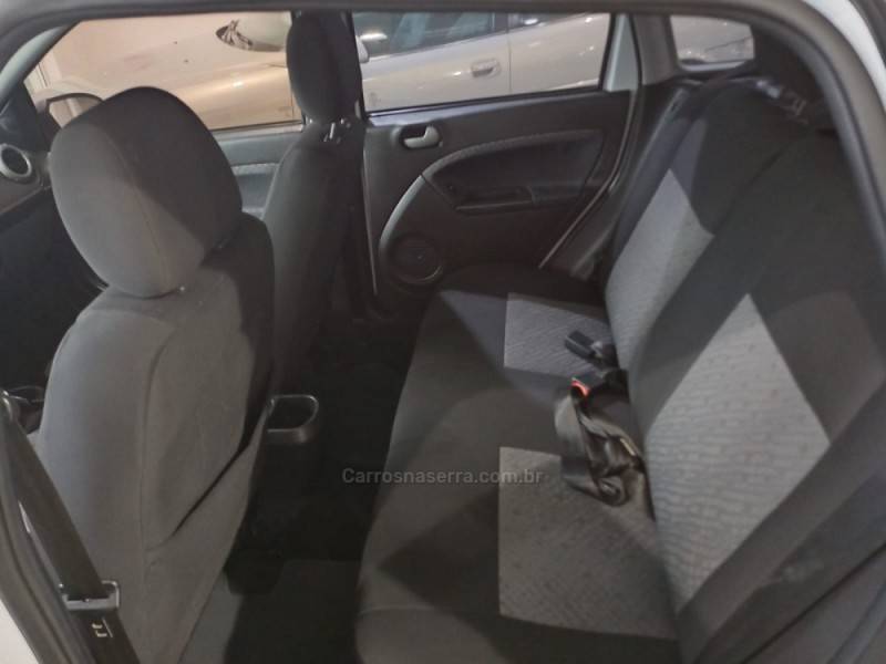 FORD - FIESTA - 2013/2013 - Branca - R$ 37.900,00