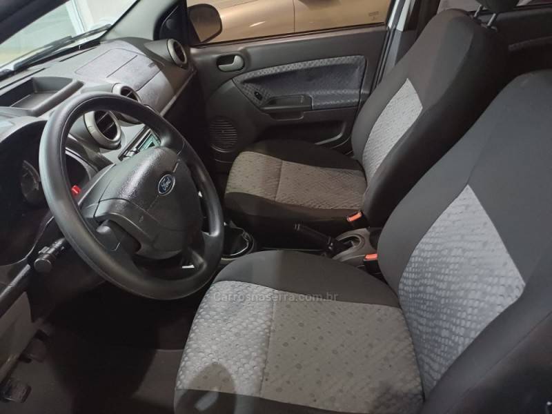 FORD - FIESTA - 2013/2013 - Branca - R$ 37.900,00