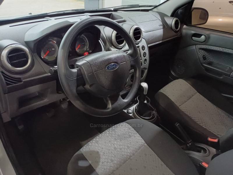 FORD - FIESTA - 2013/2013 - Branca - R$ 37.900,00