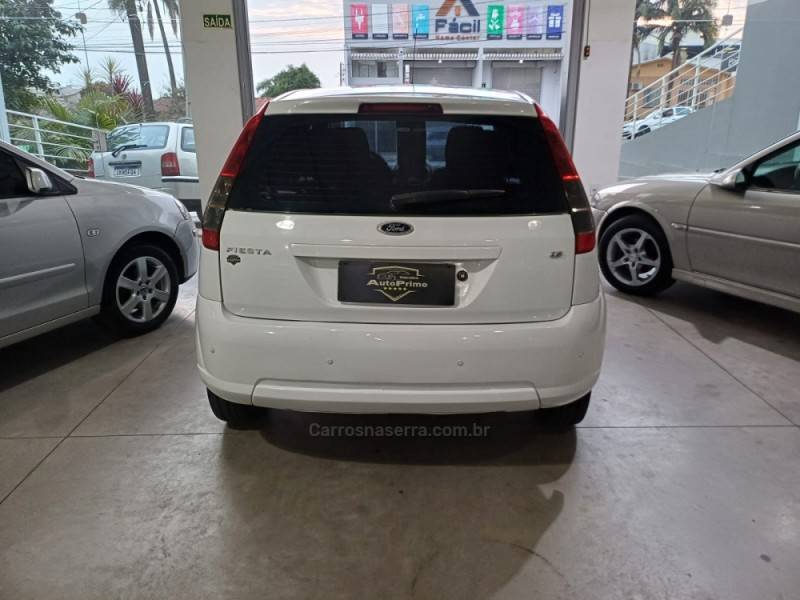 FORD - FIESTA - 2013/2013 - Branca - R$ 37.900,00