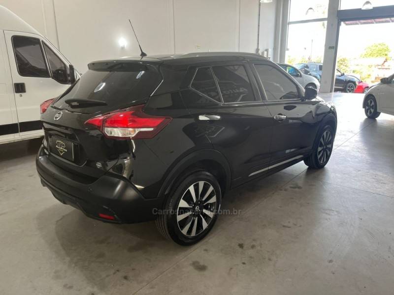 NISSAN - KICKS - 2016/2017 - Preta - R$ 82.900,00