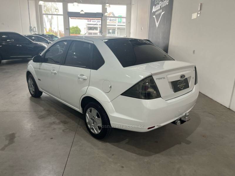FORD - FIESTA - 2012/2012 - Branca - R$ 35.900,00